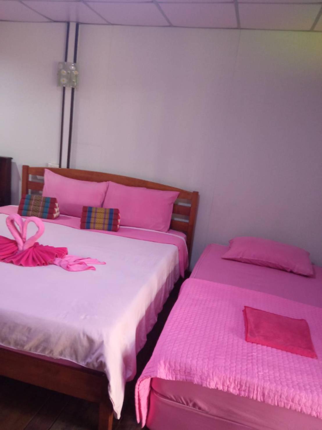Baan Ing Suan Hotel Амфава Стая снимка