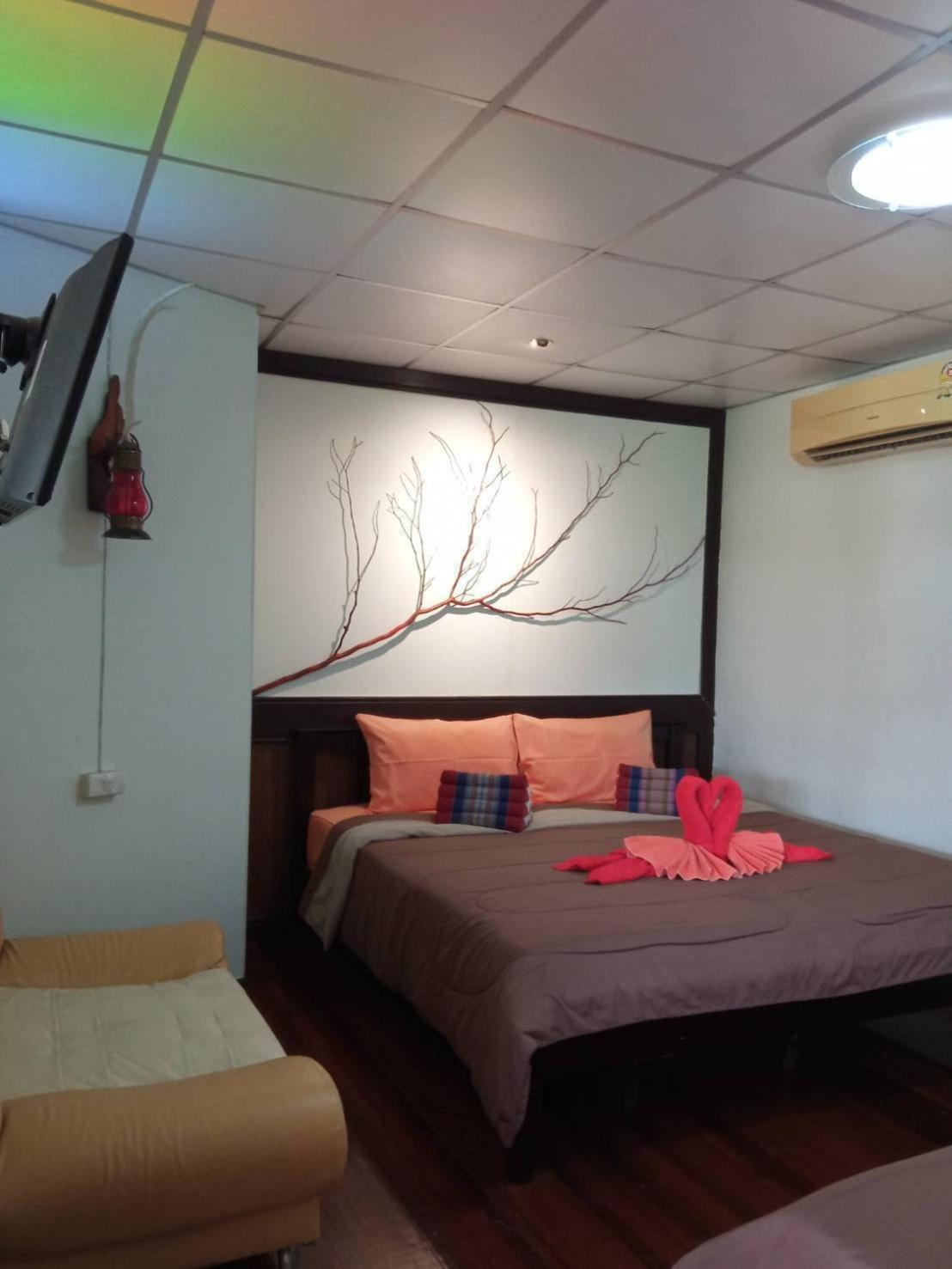 Baan Ing Suan Hotel Амфава Стая снимка